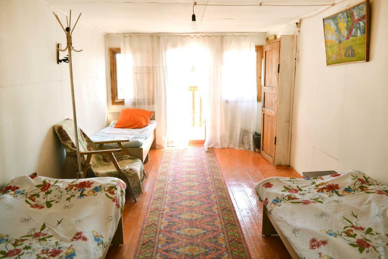 Guesthouse Bermet Tong Exterior photo