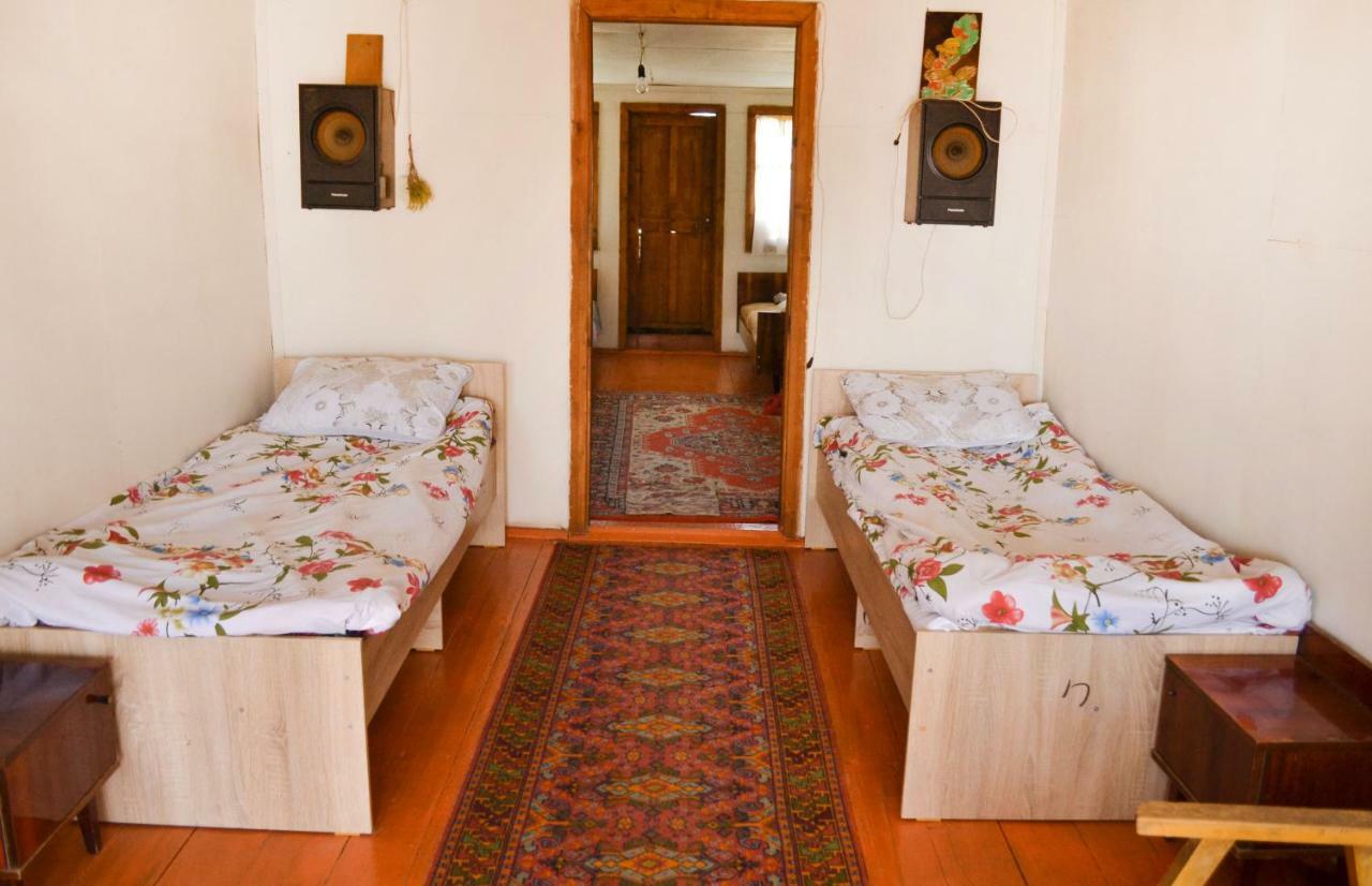 Guesthouse Bermet Tong Exterior photo