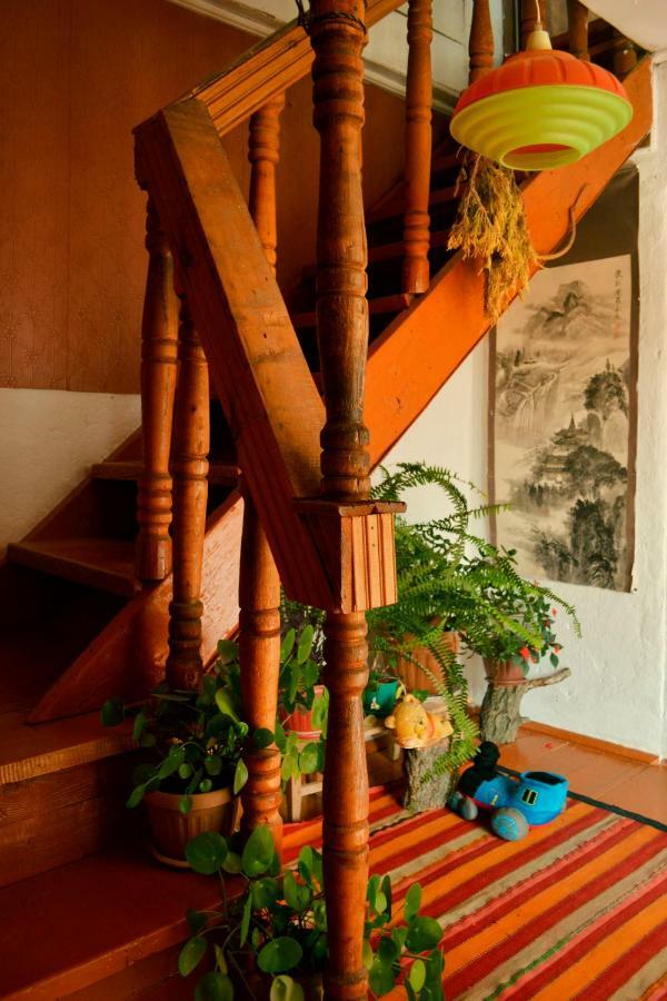 Guesthouse Bermet Tong Exterior photo