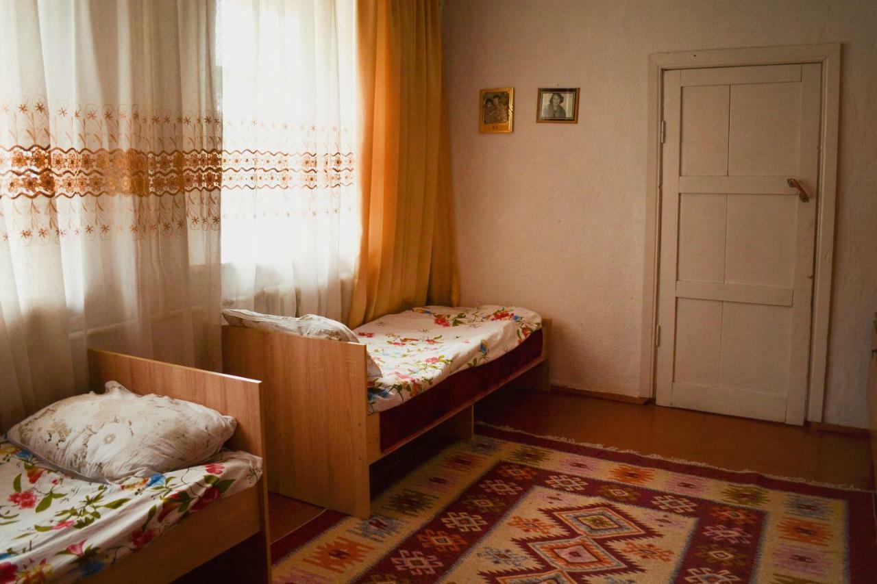 Guesthouse Bermet Tong Exterior photo